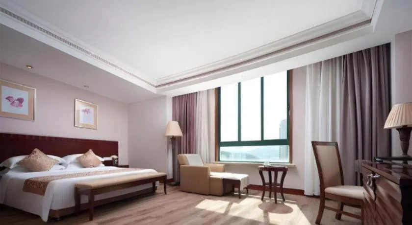 Bed in Sanya Baohong Hotel