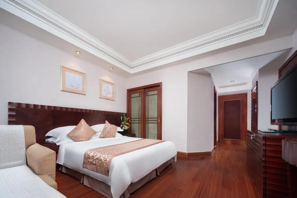 Bed in Sanya Baohong Hotel