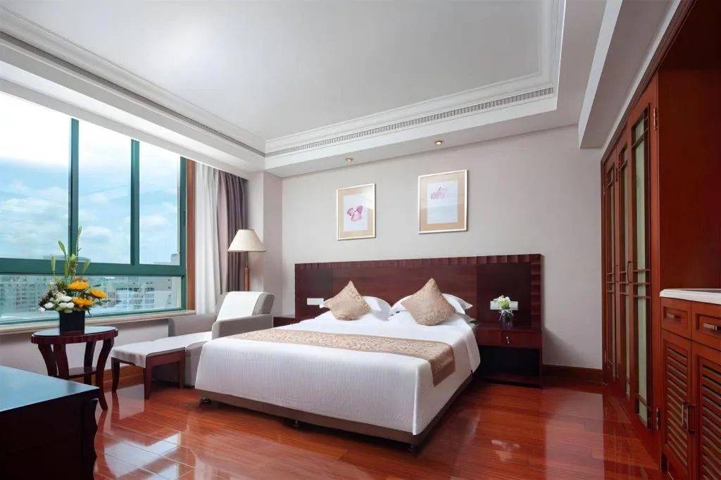 Bed in Sanya Baohong Hotel