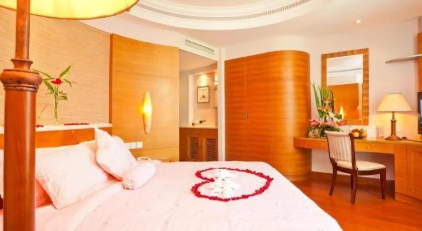 Bed in Sanya Baohong Hotel