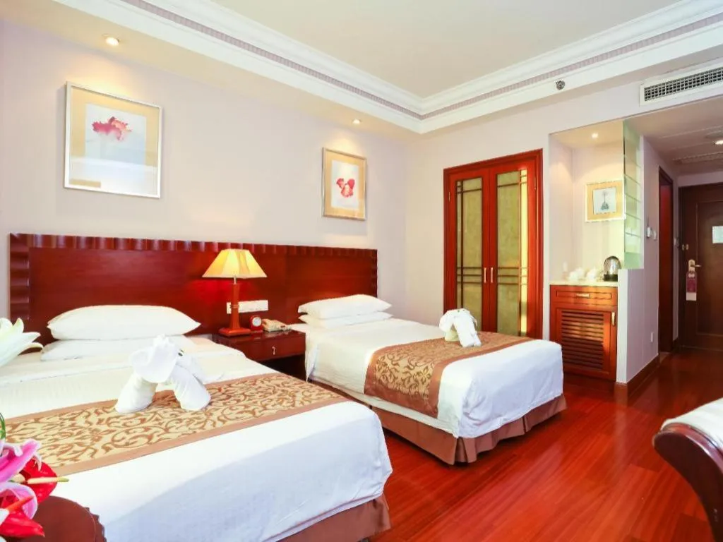 Bed in Sanya Baohong Hotel