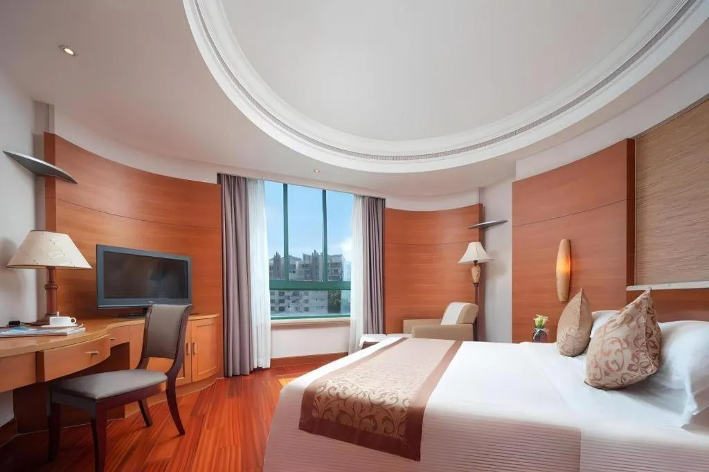 Bed in Sanya Baohong Hotel