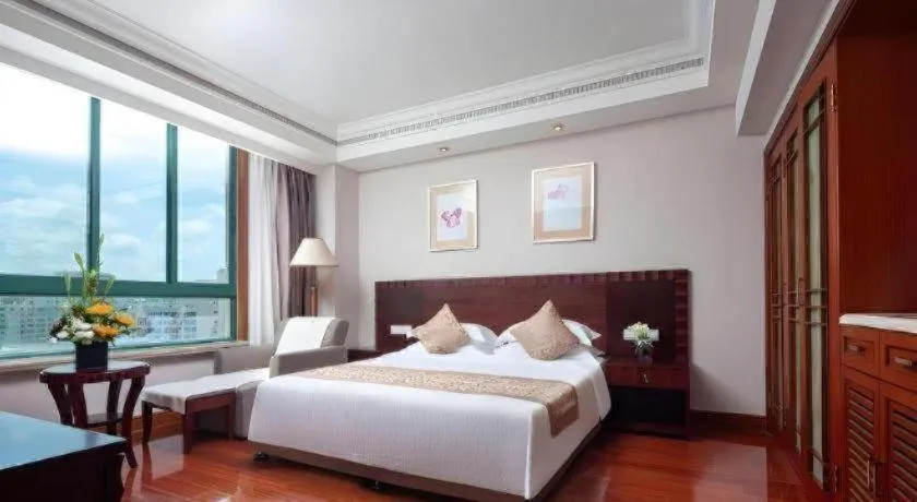 Bed in Sanya Baohong Hotel