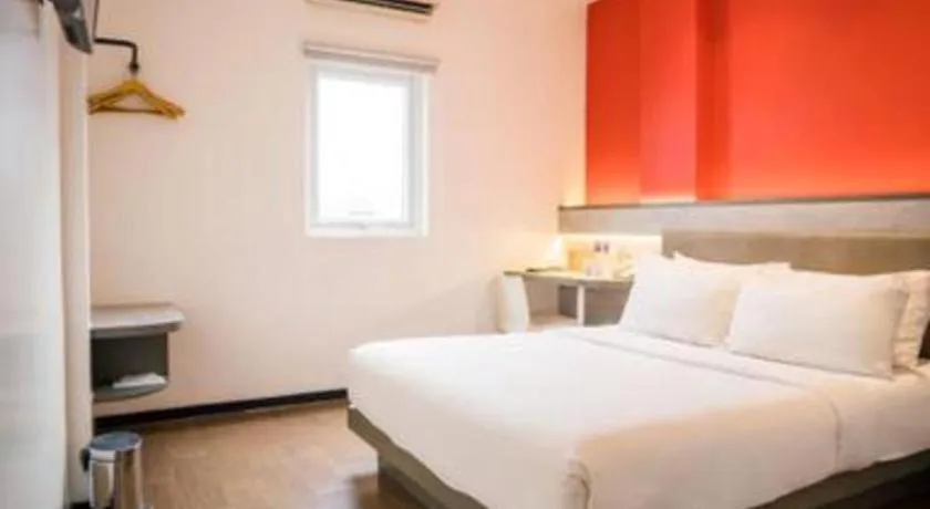 Bed in Amaris Hotel Ambon