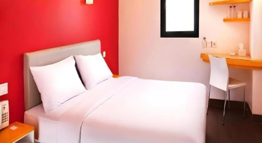 Bed in Amaris Hotel Ambon