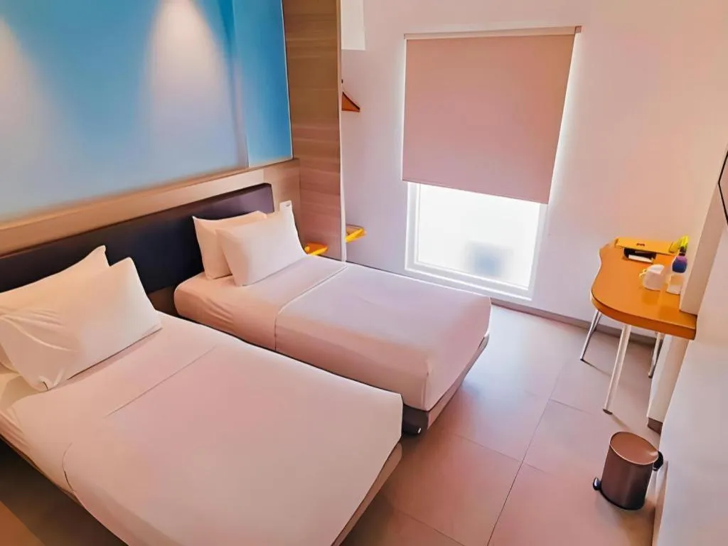 Bed in Amaris Hotel Ambon