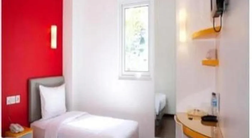 Bed in Amaris Hotel Ambon