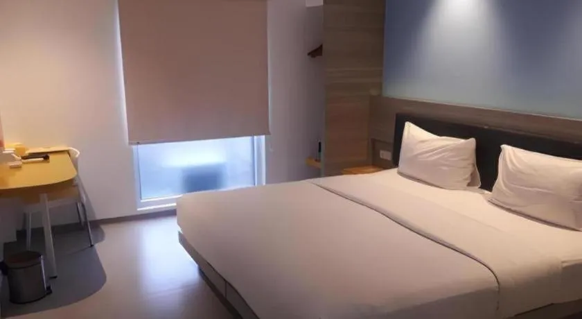 Bed in Amaris Hotel Ambon