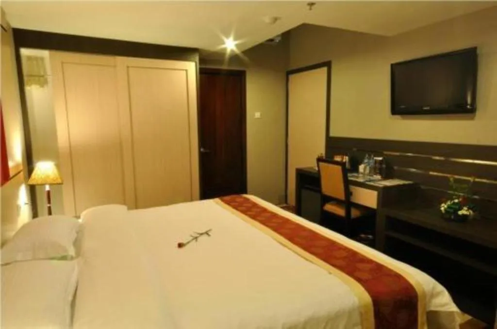 Bed in Hermes Palace Hotel Medan