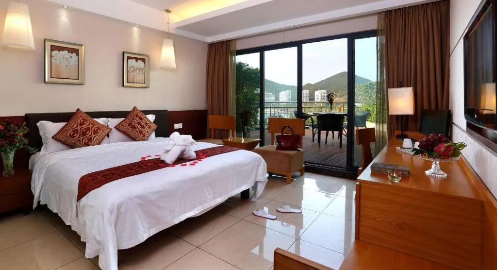 Bed in Sanya Luyi Sea View Hotel