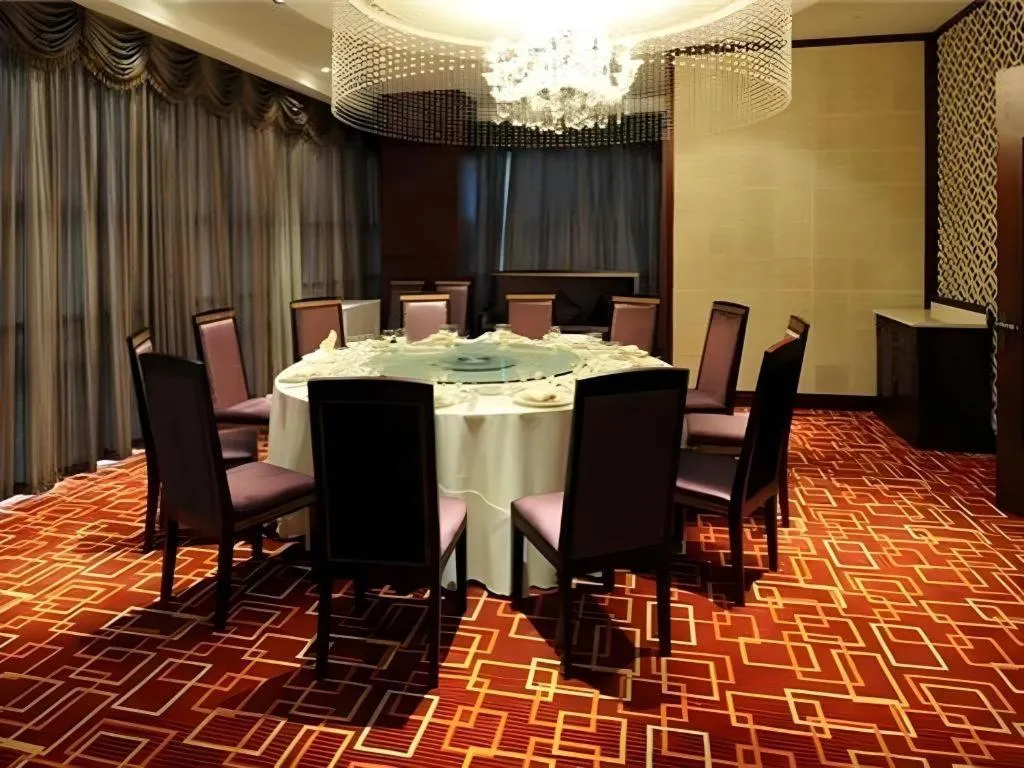 Paradise Jinjiang Hotel