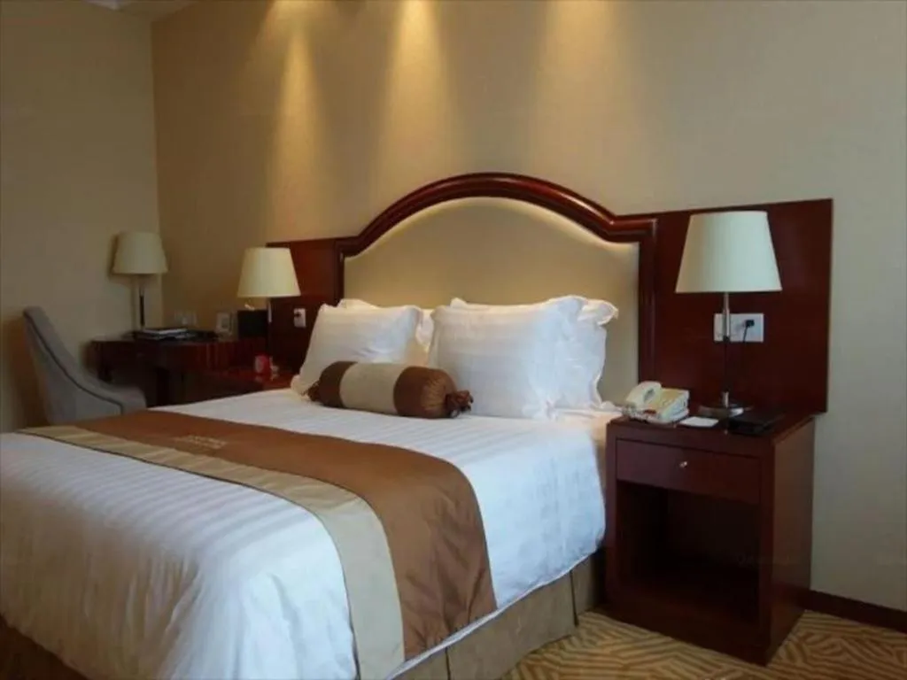 Bed in Paradise Jinjiang Hotel