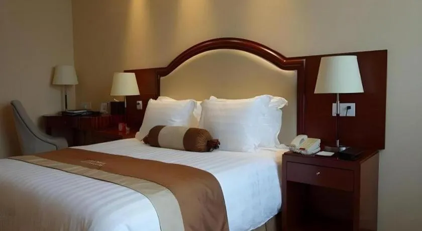 Bed in Paradise Jinjiang Hotel