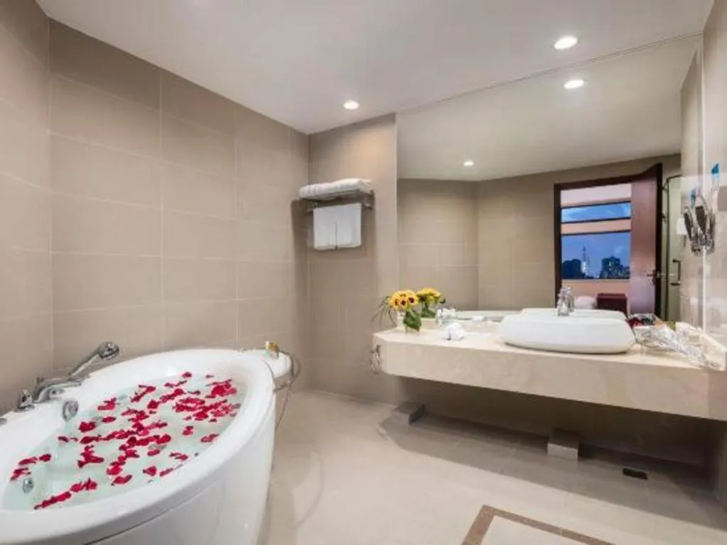 Paradise Jinjiang Hotel