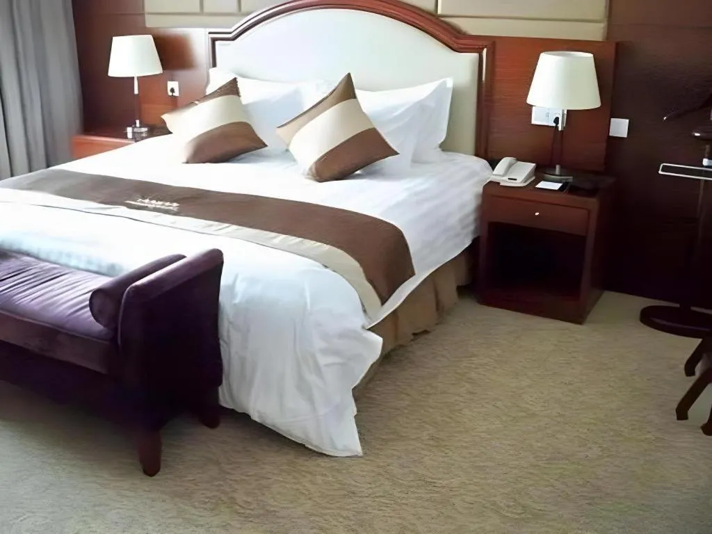 Bed in Paradise Jinjiang Hotel