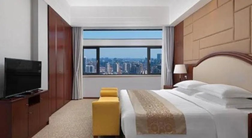 Bed in Paradise Jinjiang Hotel