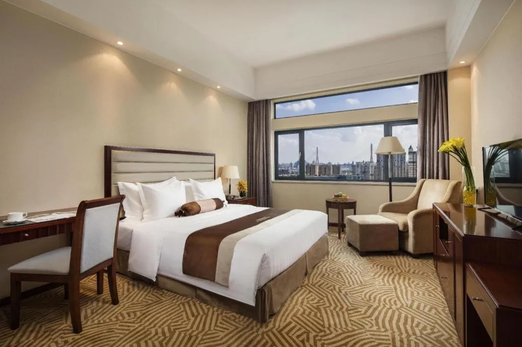 Bed in Paradise Jinjiang Hotel