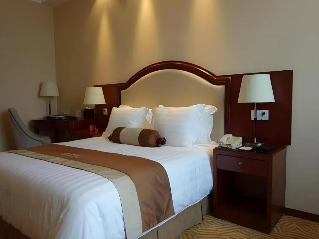 Bed in Paradise Jinjiang Hotel