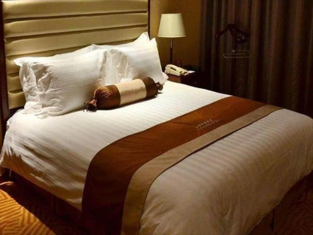 Bed in Paradise Jinjiang Hotel