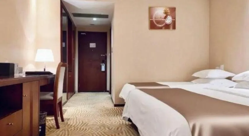 Bed in Paradise Jinjiang Hotel