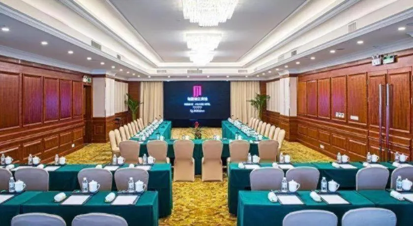 Paradise Jinjiang Hotel