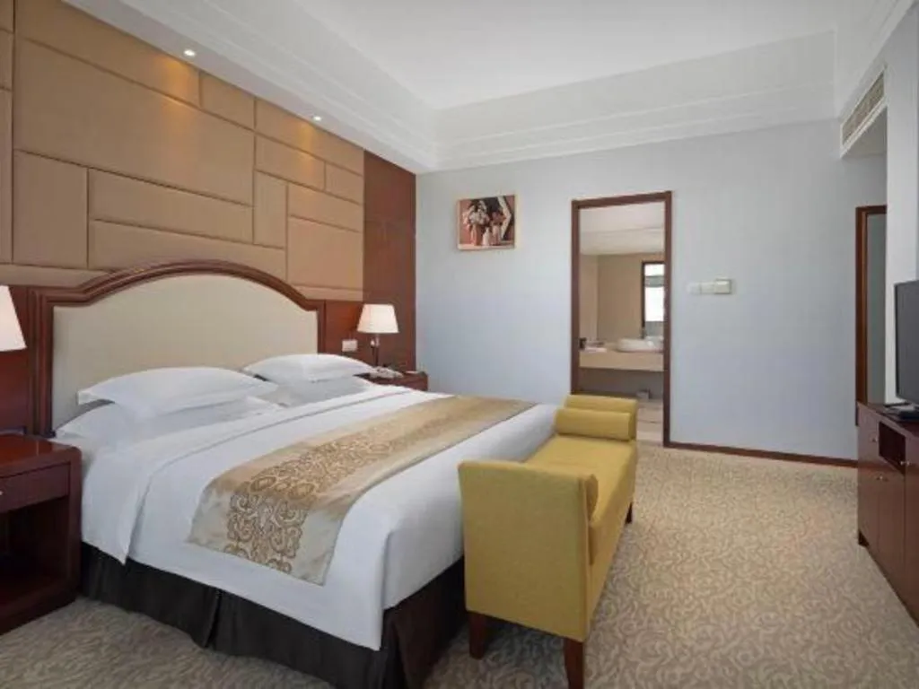 Bed in Paradise Jinjiang Hotel