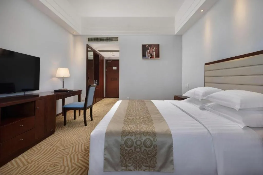 Bed in Paradise Jinjiang Hotel