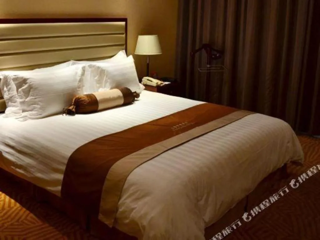 Bed in Paradise Jinjiang Hotel