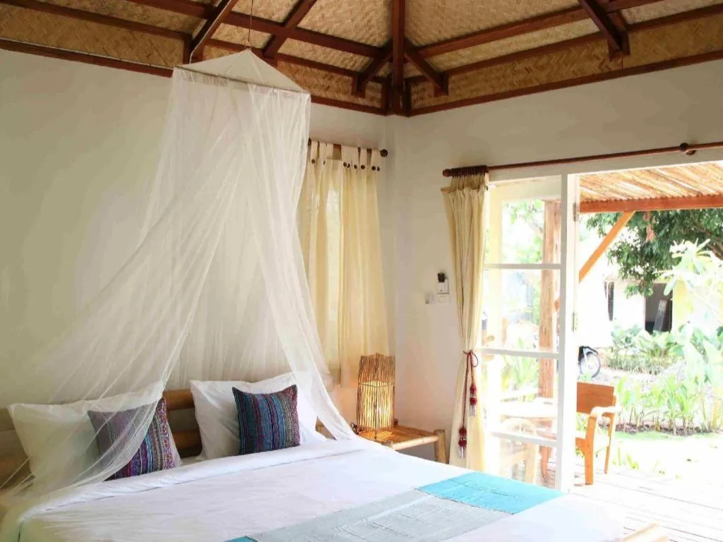 Bed in Him Naam Pai Resort