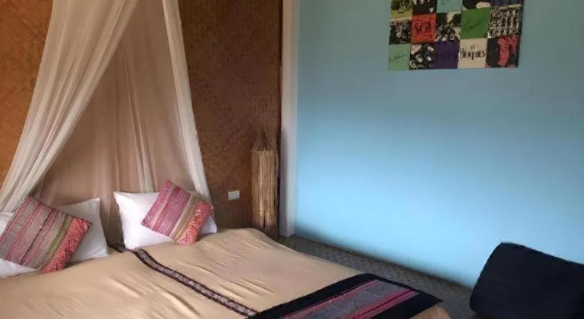 Bed in Him Naam Pai Resort