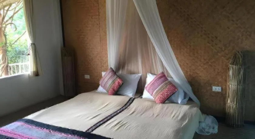 Bed in Him Naam Pai Resort