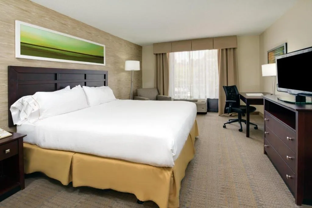 Bed in Holiday Inn Express Wilkesboro By IHG