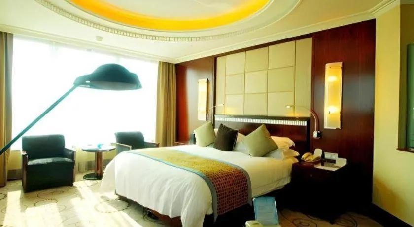 Bed in Grand Soluxe Zhongyou Hotel