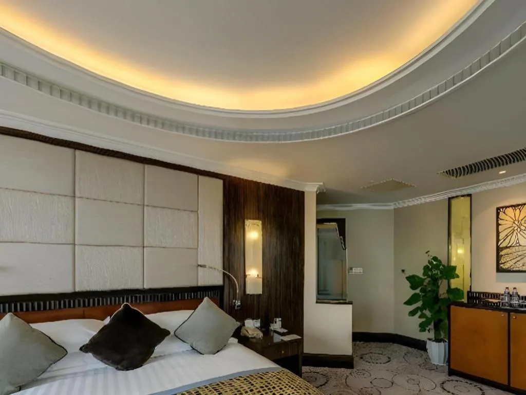 Bed in Grand Soluxe Zhongyou Hotel