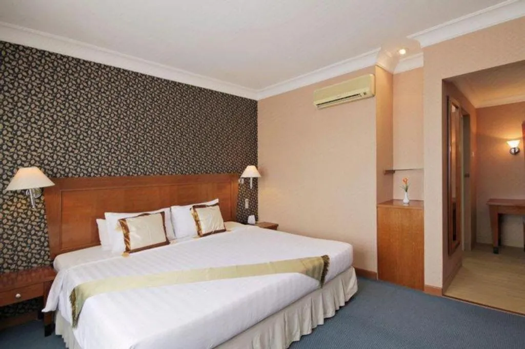 Bed in Nalendra Hotel