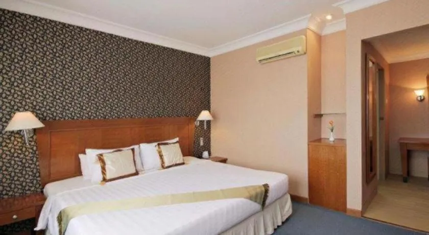 Bed in Nalendra Hotel