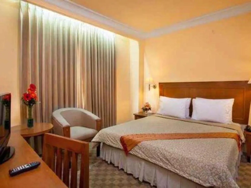 Bed in Nalendra Hotel