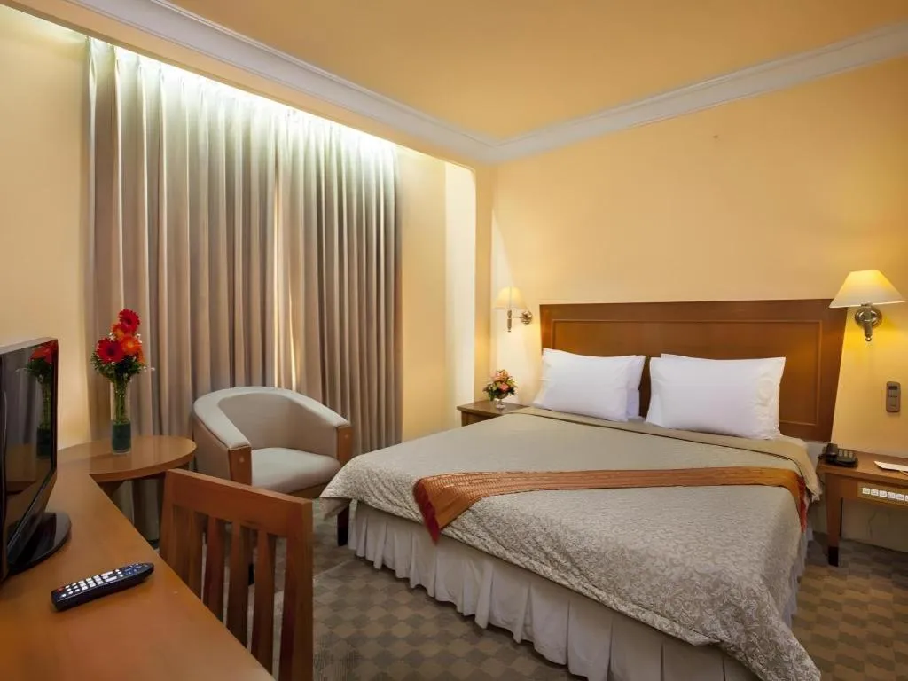 Bed in Nalendra Hotel