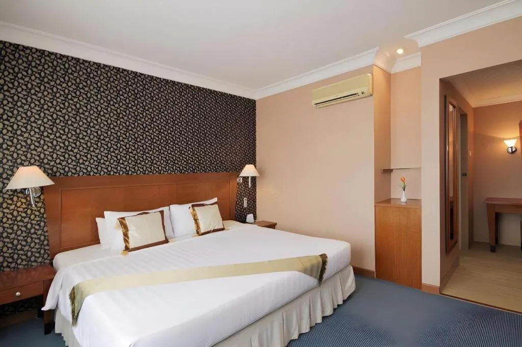 Bed in Nalendra Hotel