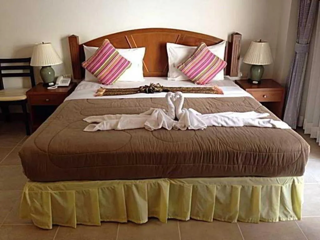 Bed in MT Hotel Patong