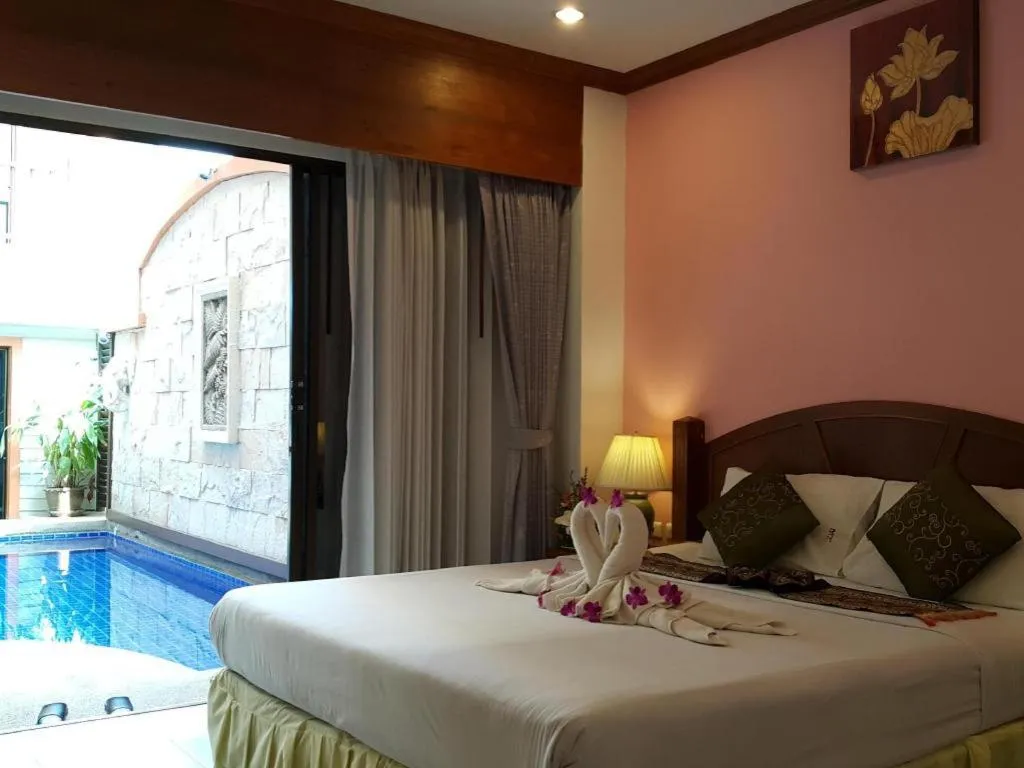 Bed in MT Hotel Patong