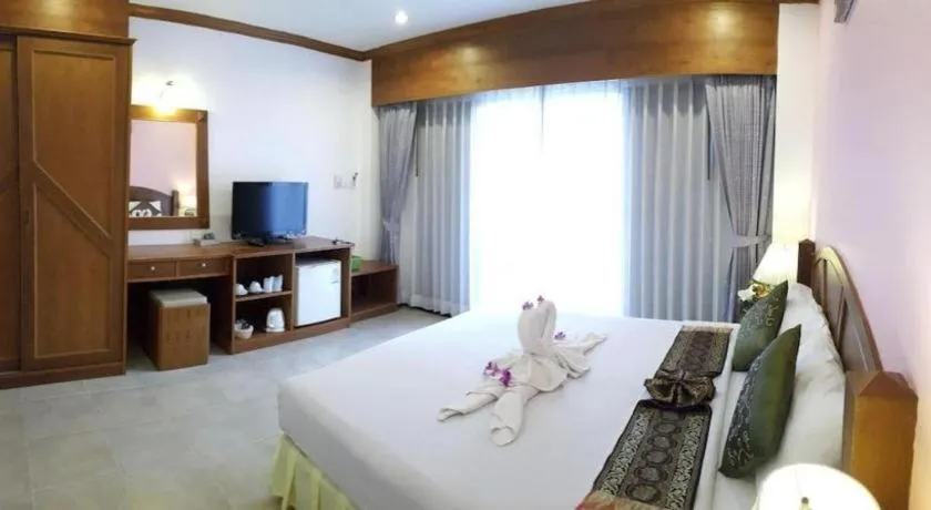 Bed in MT Hotel Patong