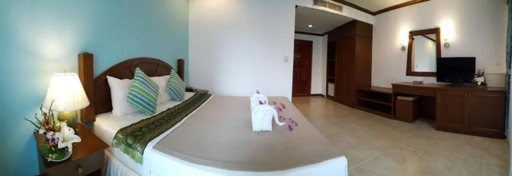 Bed in MT Hotel Patong