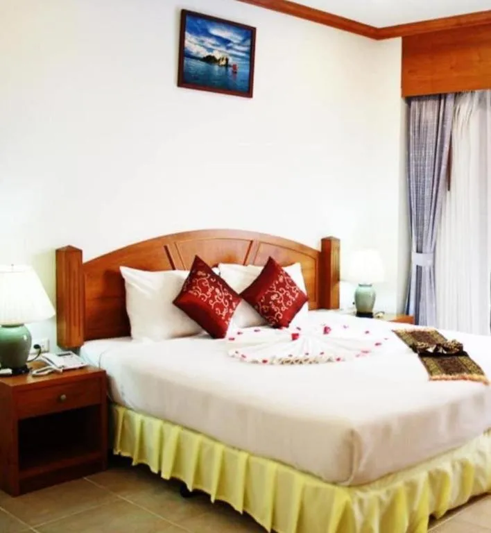 Bed in MT Hotel Patong