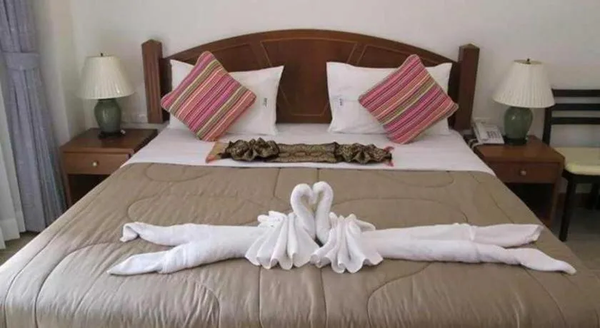 Bed in MT Hotel Patong