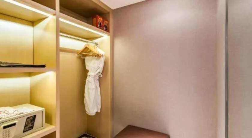 Beijing Ruyi Business Hotel