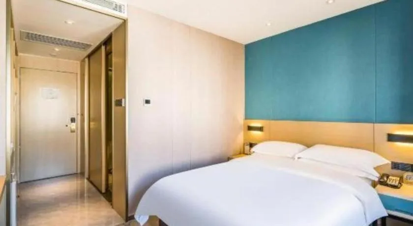 Bed in Beijing Ruyi Business Hotel