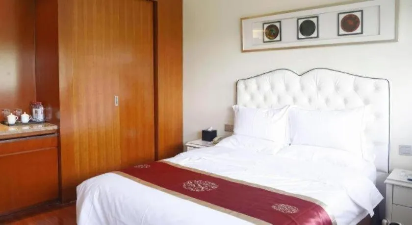 Bed in Yangzhou Hentique Huijin Resort Hotel