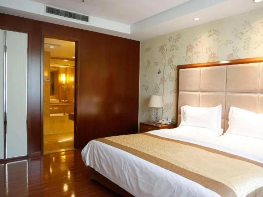 Bed in Yangzhou Hentique Huijin Resort Hotel