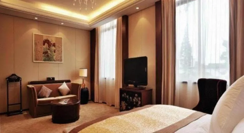 Bed in Yangzhou Hentique Huijin Resort Hotel